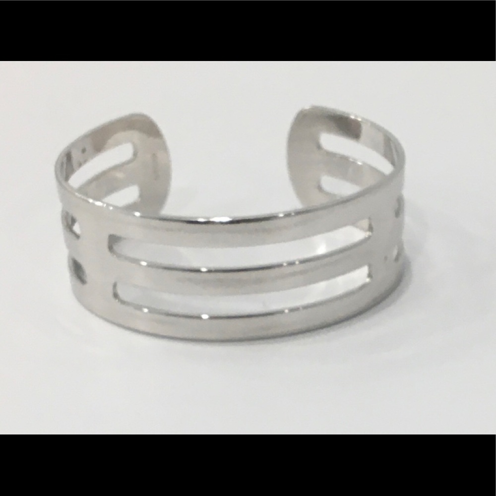 SARAH COVENTRY Cuff Bracelet - Picture 2 of 5